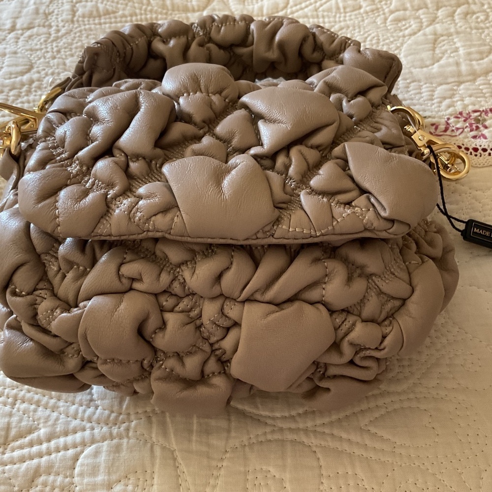 NWT LA VIA Made In Italy Leather Puffed Crossbody With Chain Detail - Picture 10 of 14